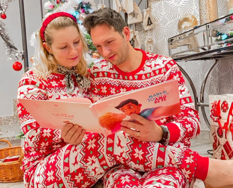 For Valentine's day, the best gift idea is a personalized love book for your boyfriend or girlfriend.